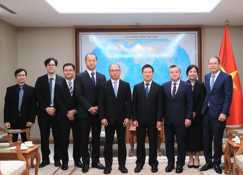 TOYOTA mong muốn mở rộng đầu tư xe xanh; nâng cao tỉ lệ nội địa hóa; "phổ cập" ô tô tại Việt Nam - Ảnh 3