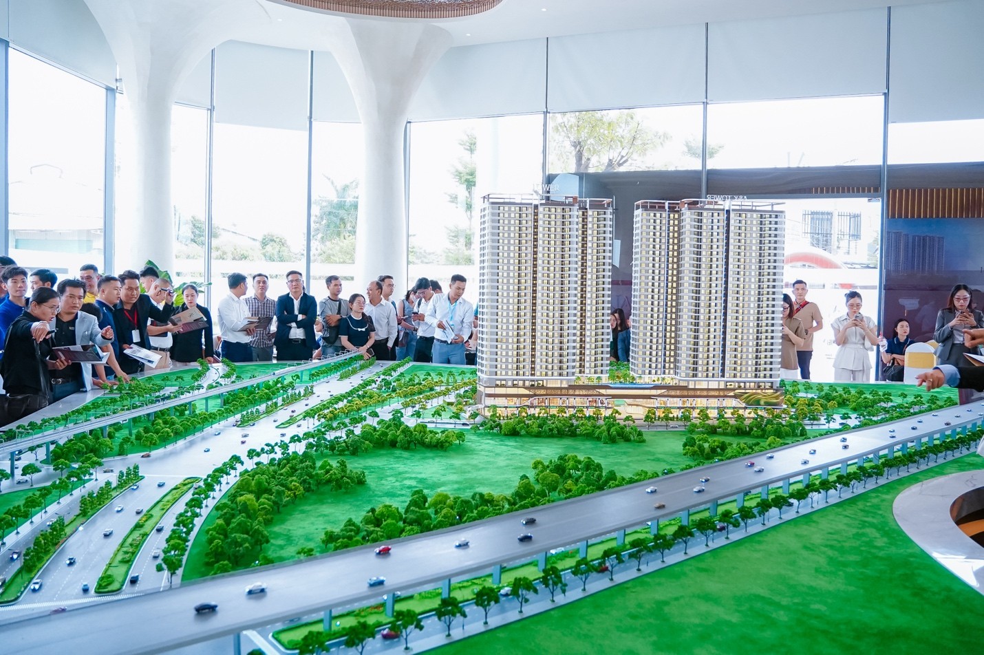 Sau sáp nhập vào TPHCM, chiến lược giãn dân ra "đô thị vệ tinh" khiến căn hộ Bình Dương (cũ) tăng nóng - Ảnh 1