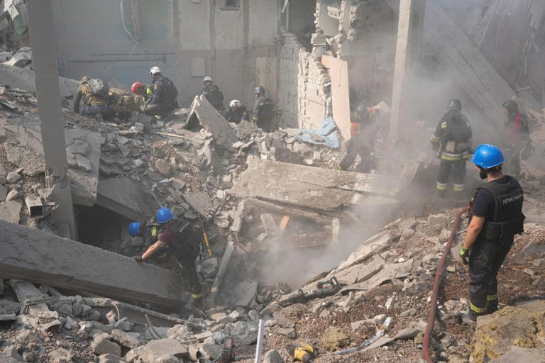 Ukraine di rời nhà máy vũ khí sang quốc gia NATO: 'Lá chắn' mới chống tên lửa Nga - Ảnh 1