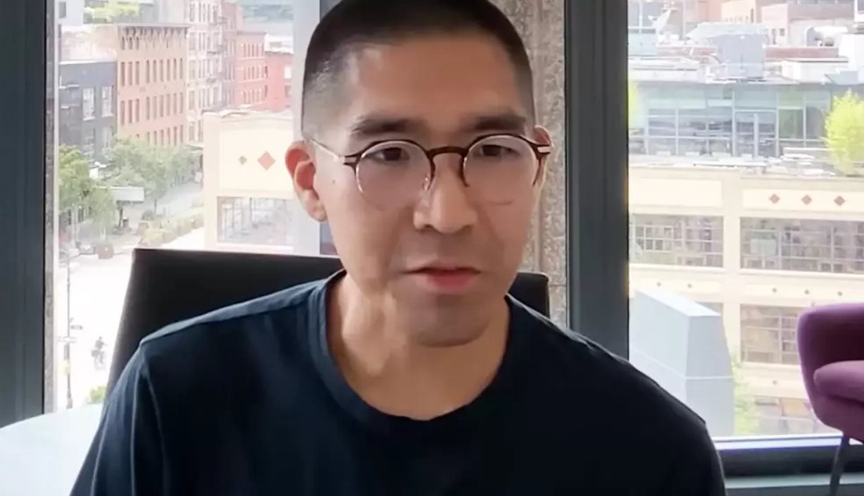 Chân dung tỷ phú AI bí ẩn 37 tuổi, có thể ký hợp đồng 100 triệu USD với Google chỉ sau một cuộc điện thoại trong đêm, là ông chủ của 1 triệu lao động - Ảnh 2