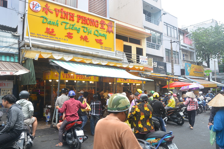 Tiệm vịt quay ở TP.HCM hốt bạc dịp 2/9, doanh thu cả trăm triệu đồng - Ảnh 1