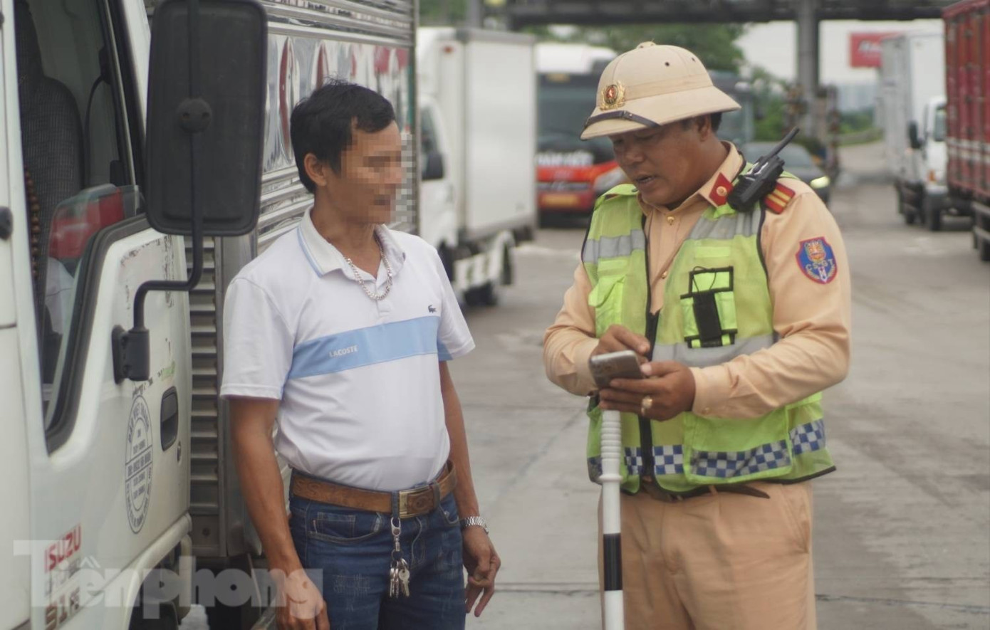 Cục trưởng Cục CSGT chỉ đạo 'nóng': CSGT điều tiết giao thông không được xử lý vi phạm - Ảnh 2