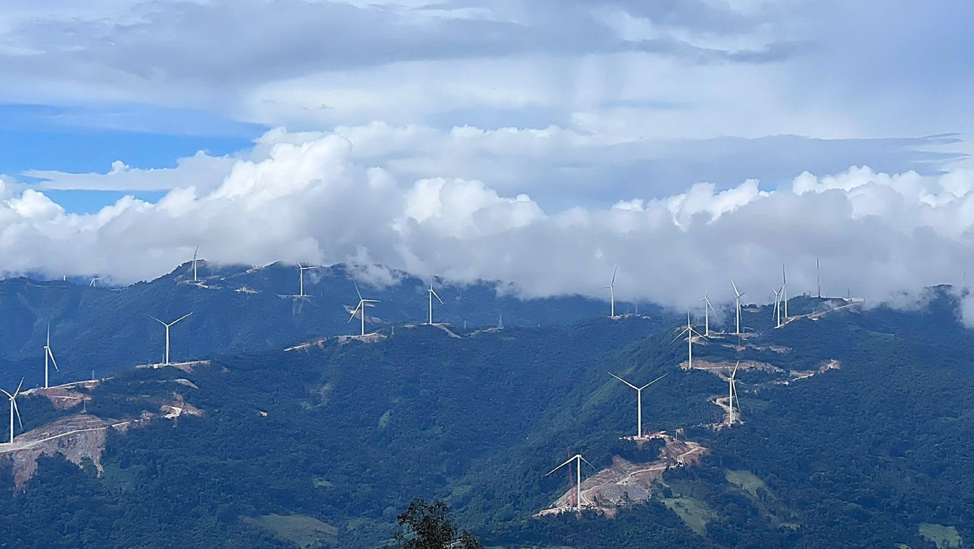 Cụm Nhà máy điện gió Trường Sơn – dự án đầu tư lớn nhất của Việt Nam tại Lào chính thức vận hành thương mại - Ảnh 1