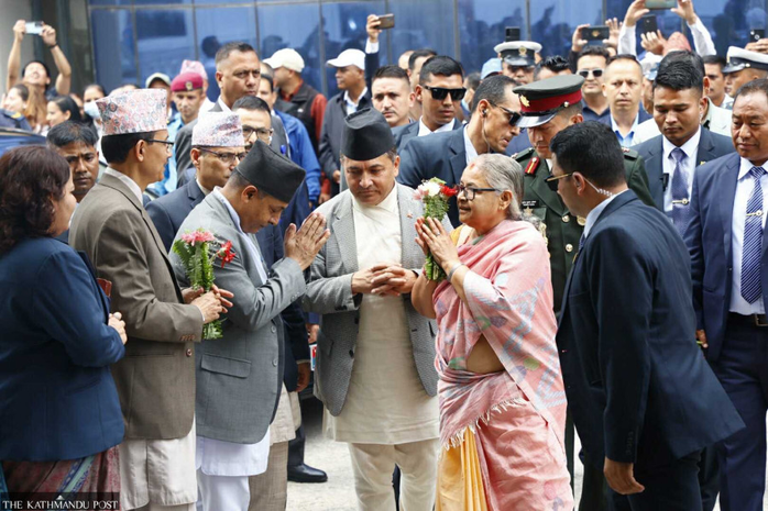 Nữ thủ tướng lâm thời Nepal lần đầu lên tiếng - Ảnh 1