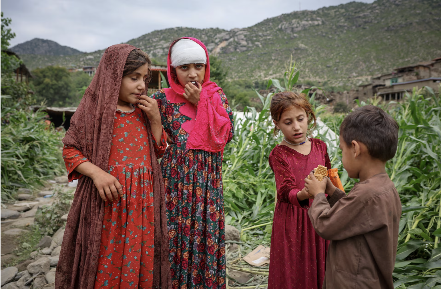 Hơn 2.200 người chết, 3.600 người bị thương: Một quốc gia oằn mình sau thảm hoạ động đất chết chóc nhất trong nhiều thập kỷ, khủng hoảng chồng chất - Ảnh 4