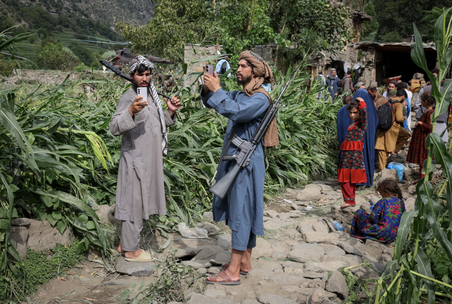 Hơn 2.200 người chết, 3.600 người bị thương: Một quốc gia oằn mình sau thảm hoạ động đất chết chóc nhất trong nhiều thập kỷ, khủng hoảng chồng chất - Ảnh 7