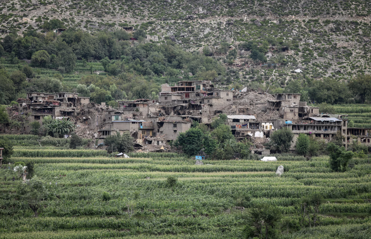 Hơn 2.200 người chết, 3.600 người bị thương: Một quốc gia oằn mình sau thảm hoạ động đất chết chóc nhất trong nhiều thập kỷ, khủng hoảng chồng chất - Ảnh 9