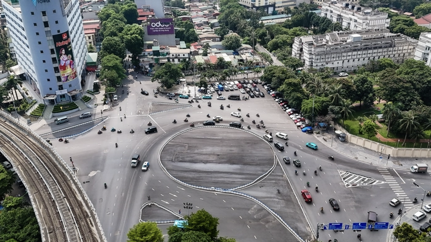 Hà Nội cấm xe máy xăng Vành đai 1 từ tháng 7-2026: Đề xuất 115 vị trí lắp đặt trạm sạc - Ảnh 1