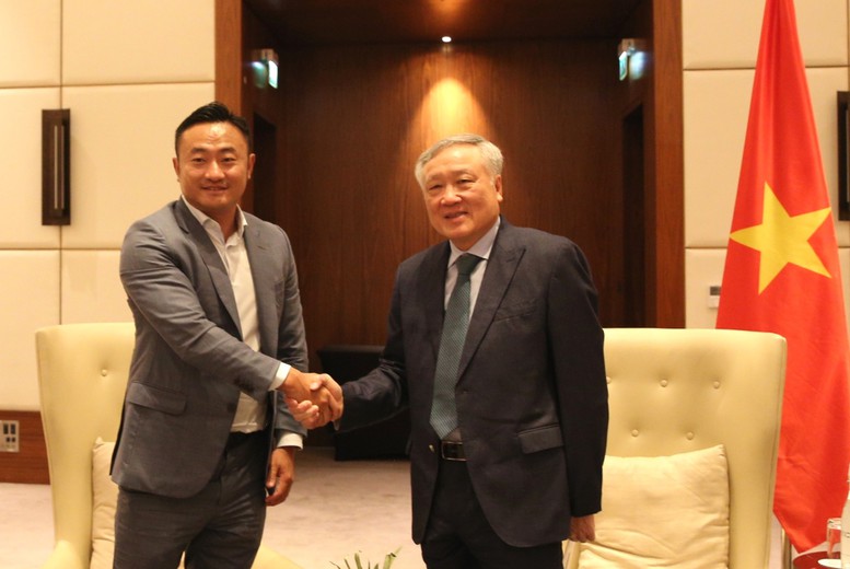 Phó Thủ tướng Nguyễn Hoà Bình làm việc với hai sàn giao dịch tiền mã hóa hàng đầu thế giới, đề nghị Binance mở trụ sở tại Đà Nẵng - Ảnh 1