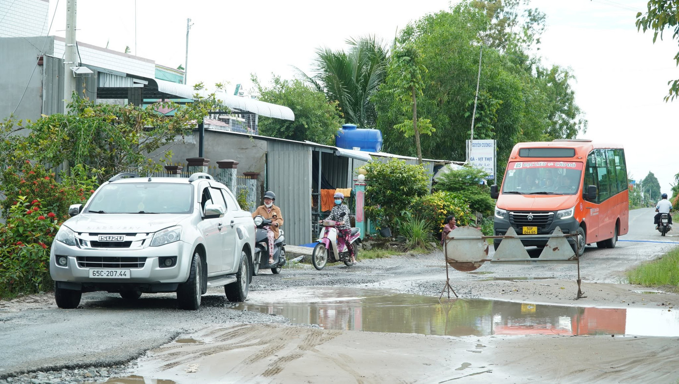 Tuyến đường làm 6 năm vẫn “ì ạch” ở Cà Mau - Ảnh 2