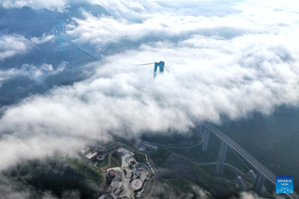 Cận cảnh cây cầu cao nhất thế giới, "chuẩn từng milimet” của Trung Quốc - Ảnh 4