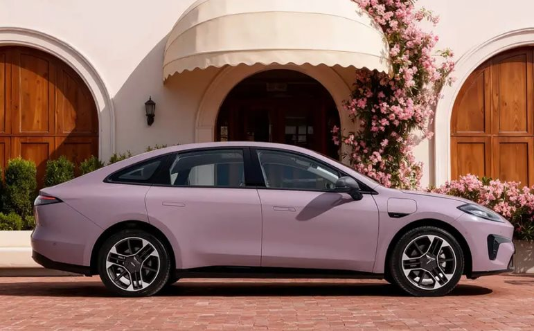 ‘Toyota Camry’ phiên bản Trung Quốc ra mắt bản nâng cấp tại quê nhà: Giá khởi điểm hơn 300 triệu đồng, phạm vi hoạt động 650 km - Ảnh 2