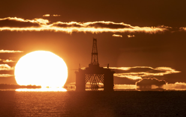 Không phải Nga, Mỹ vừa mạnh tay trừng phạt mạng lưới vận chuyển dầu thô của một quốc gia châu Á: Nỗ lực cắt đứt nguồn thu, Trung Quốc đang là khách hàng lớn nhất - Ảnh 1