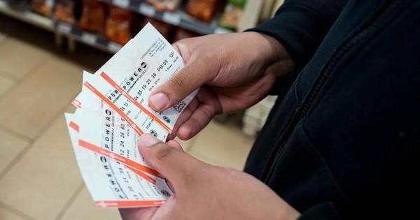 Trúng độc đắc 1,8 tỷ USD nhưng cuối cùng "cầm về tay" chỉ còn 242 triệu USD: Quốc gia này đánh thuế người trúng số "khủng" như thế nào? - Ảnh 1