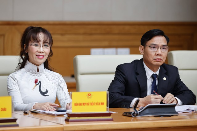 Dấu chân 2 'đoàn quân' hồi hương xây dựng kinh tế Việt Nam: Người từ Đông Âu dựng 'móng và cột', người từ Bắc Mỹ xây 'mái và nội thất số' - Ảnh 3