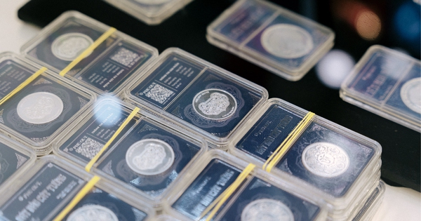 Giá bạc tiếp tục ‘bốc đầu’ - Ảnh 1