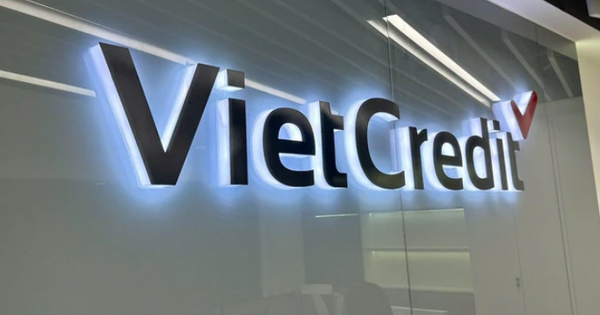 Phó Tổng giám đốc VietCredit bị phạt vì mua cổ phiếu 'chui'