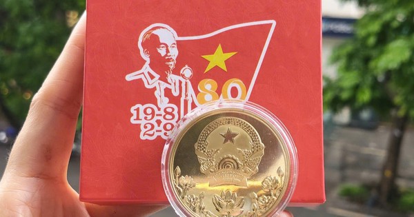 Đồng xu A80 "Tự hào Việt Nam" cháy hàng, nhiều người tiếc nuối vì không mua được