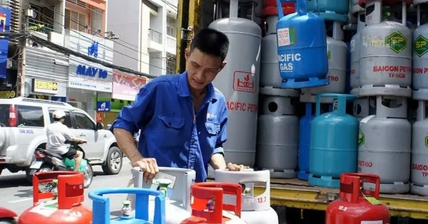 Giá gas bán lẻ đồng loạt tăng