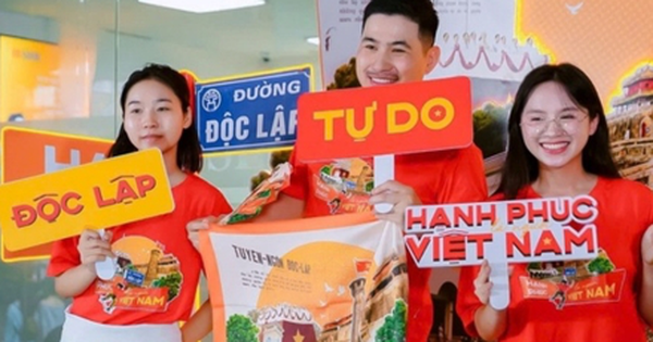 Người Việt chi hàng tỷ đồng mua khăn, áo, cờ đỏ sao vàng dịp đại lễ 2/9
