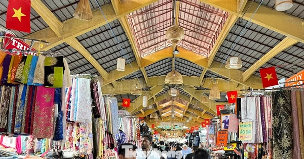 Cảnh trái ngược ở 'thiên đường mua sắm' Sài thành: Chỗ chen chân, nơi vắng lặng