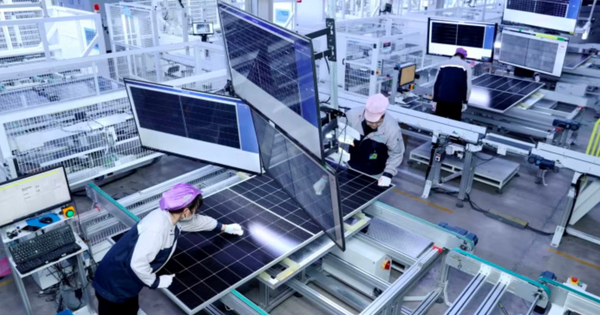 Bong bóng pin mặt trời của Trung Quốc vỡ tung: Top 6 doanh nghiệp lỗ hàng tỷ USD, giá bán rơi tự do, Bắc Kinh cân nhắc thành lập quỹ giải cứu