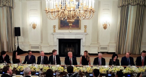 Loạt tỷ phú công nghệ họp bàn 'lấy lòng' Tổng thống Donald Trump: Thung lũng Silicon đang đánh đổi điều gì?