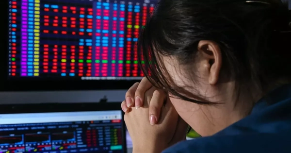 Cổ phiếu ngân hàng, chứng khoán 'nằm sàn'