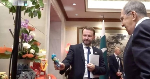 Khám phá dinh thự nơi Trung Quốc tiếp đón Tổng thống Nga Putin: Ngoại trưởng Lavrov hỏi 'Labubu đâu rồi?'