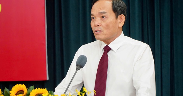 Bí thư Thành ủy TP HCM: Phải bằng mọi cách để tăng trưởng trên 10% trong năm 2025