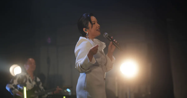 Cả gia đình đồng hành với diva Mỹ Linh trong tour lưu diễn châu Á đầu tiên