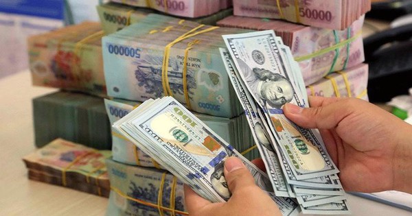 Tỷ giá USD ngân hàng vẫn kịch trần dù Fed giảm lãi suất
