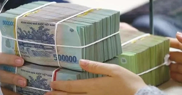 Những trường hợp nghỉ việc do sắp xếp bộ máy được hưởng 24 tháng tiền lương, nhận lương hưu ngay
