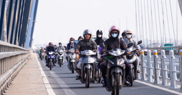 Cầu Nhật Tân thoát cảnh ùn tắc sau khi tách riêng làn ô tô và xe máy