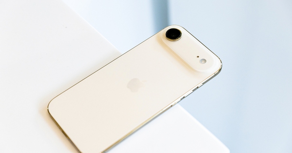Mở hộp chiếc iPhone mỏng nhất thế giới vừa mở bán chính hãng tại Việt Nam