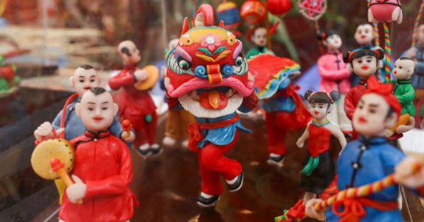 Đồ chơi trung thu thất truyền giá bạc triệu hút khách