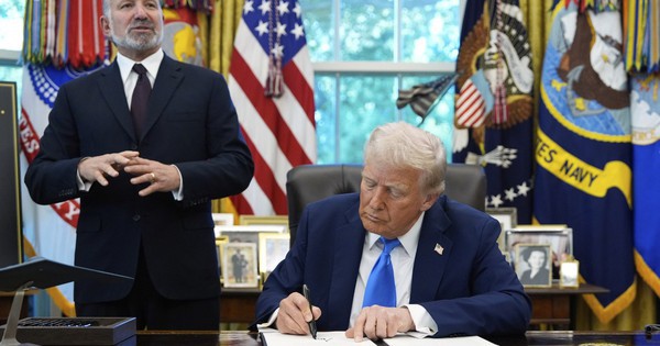 Quy định thị thực mới của Mỹ gây chia rẽ