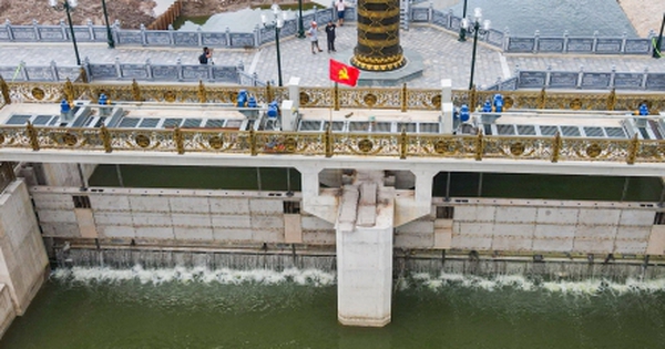 Đập dâng đầu tiên hoạt động, mang dòng nước xanh ‘hồi sinh’ sông Tô Lịch