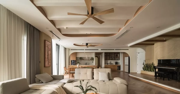 Đập thông hai căn hộ tạo nên không gian 260m2 rộng mở