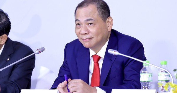 Choáng với độ giàu của tỷ phú Phạm Nhật Vượng: Tài sản xếp chồng bằng tờ 100 USD cao gấp đôi đỉnh Everest, "vung tay" 10 tỷ/ngày cũng cần 105 năm mới tiêu hết