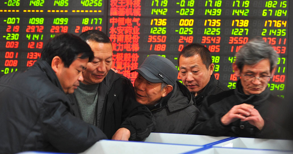 Chỉ vài ngày kiếm bằng cả tháng lương trong khi lãi ngân hàng thấp đến mức “chẳng buồn quan tâm”, chứng khoán trở thành "thỏi nam châm" hút nhà đầu tư ở quốc gia láng giềng Việt Nam