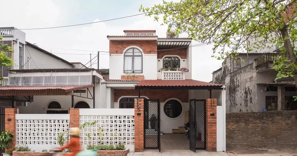 Nhà 2 tầng đẹp phân chia 4 phòng ngủ với giếng trời xanh mát