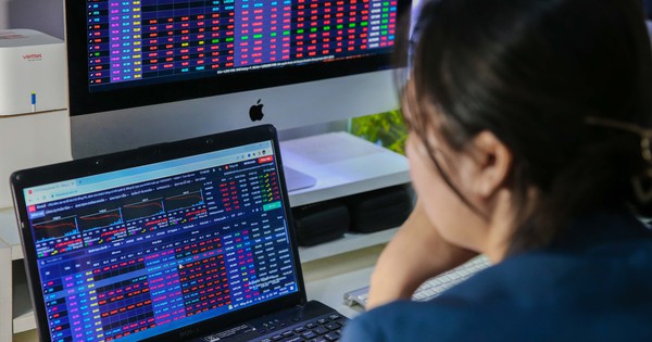 VN-Index "xanh vỏ đỏ lòng", nhà đầu tư chứng khoán bắt đầu lỗ nặng