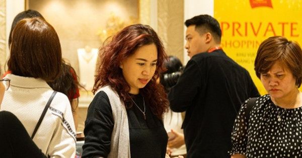 Vàng thế giới sẽ sớm vượt 3.800 USD/ounce, vàng trong nước khó bứt phá