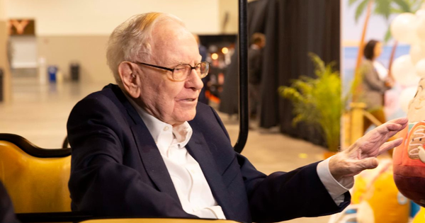 Chỉ báo Warren Buffett tăng lên mức chưa từng có 217%, Berkshire tích 'núi' tiền mặt kỷ lục: Hồi chuông cảnh báo nhà đầu tư?
