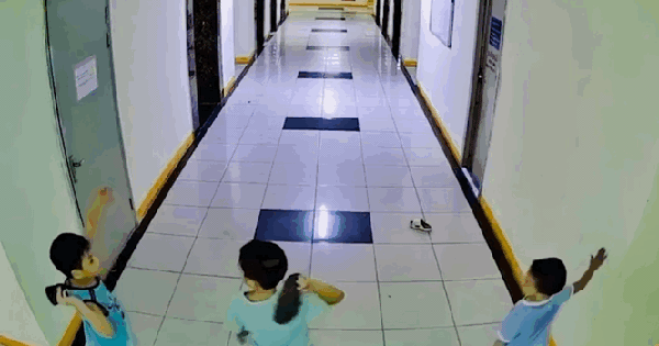 Xôn xao thông tin bé trai ném dép làm gãy vòi phun nước PCCC dẫn tới hỏng 2 thang máy giá tiền tỉ