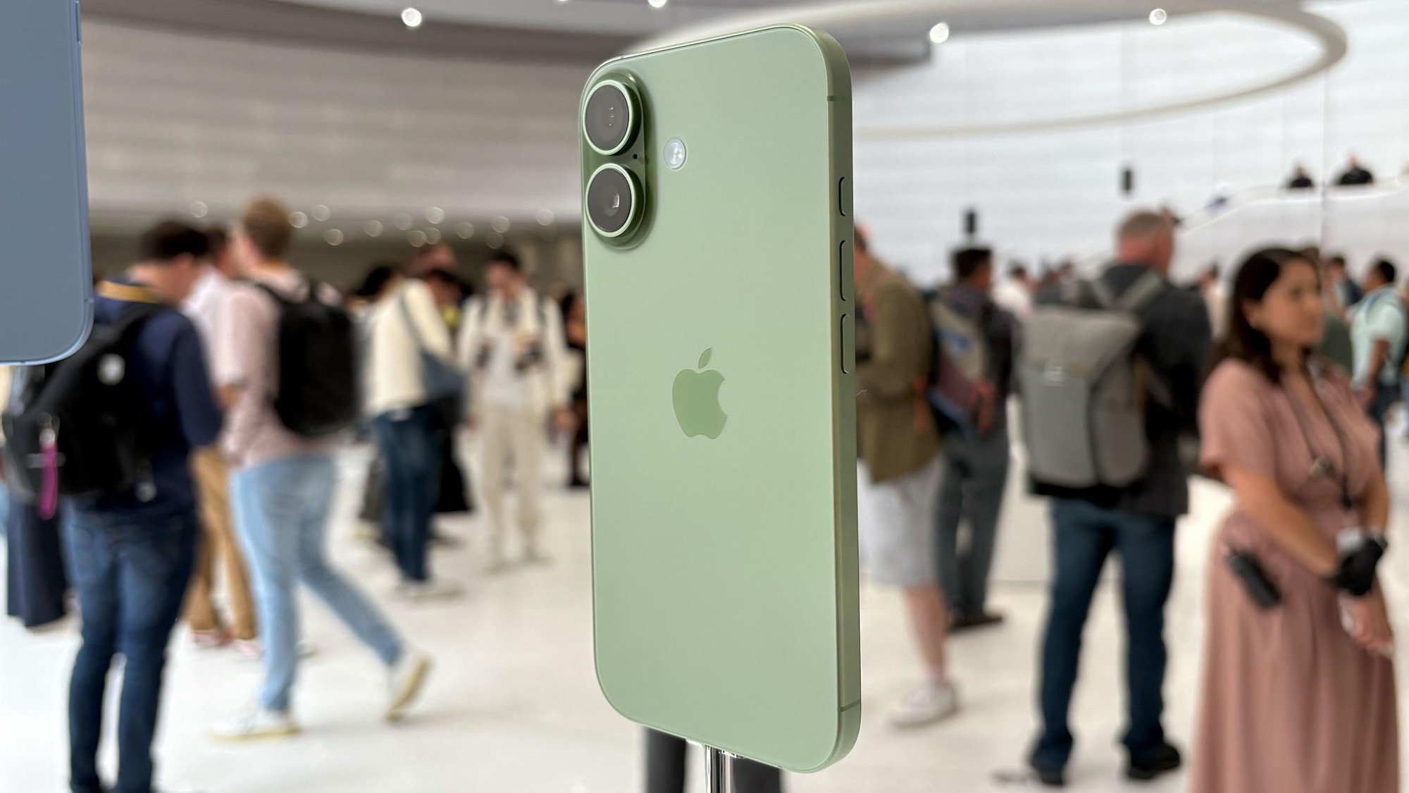 Apple lần đầu ra mắt iPhone Air siêu mỏng, giá từ 32 triệu tại Việt Nam - Ảnh 6