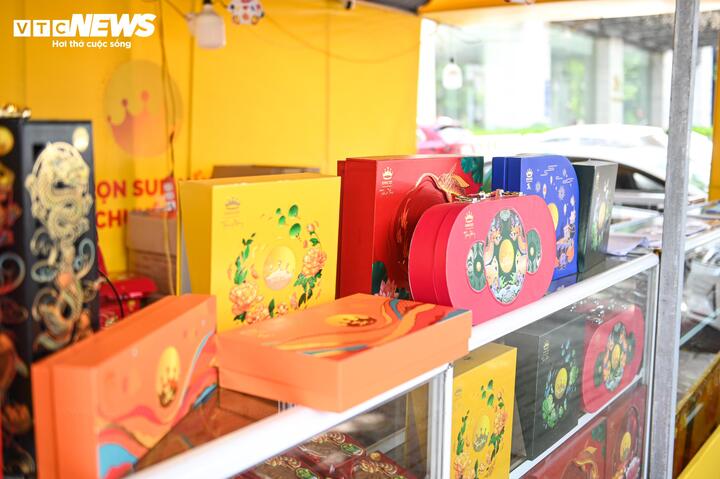Đón rằm tháng Bảy, bánh trung thu lên kệ sớm - Ảnh 5