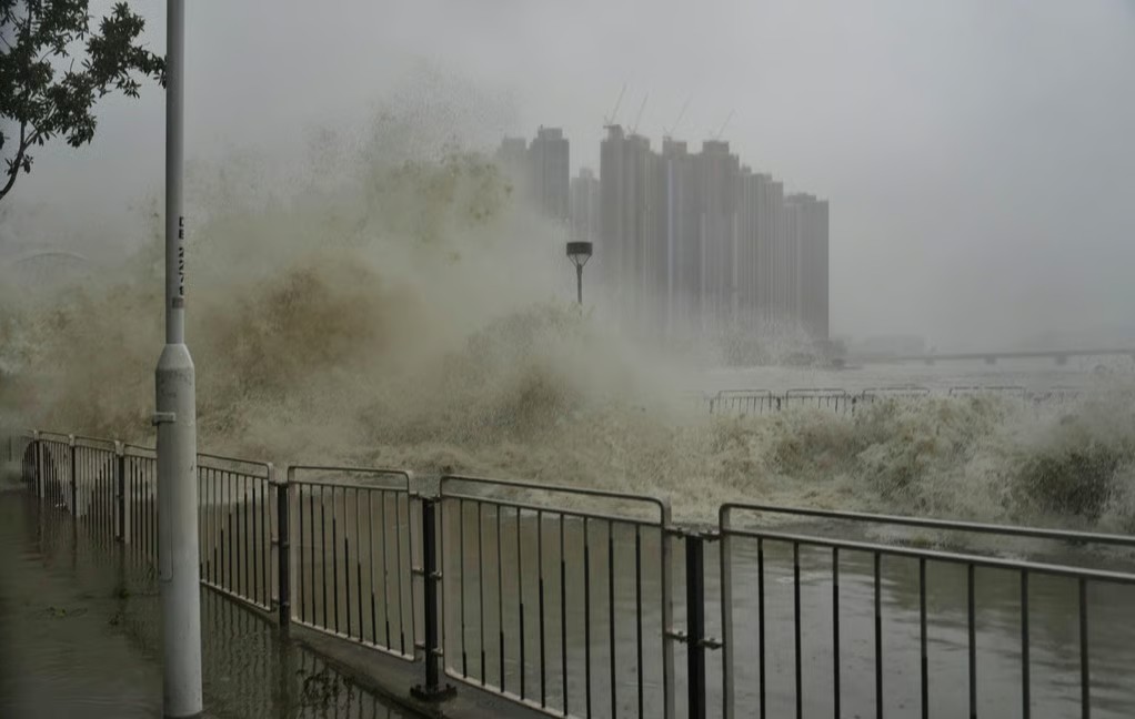 Ảnh hiếm siêu bão Ragasa từ vũ trụ: Cảnh tượng dữ dội như nuốt chửng Trái Đất, phi hành gia ISS nghẹt thở - Ảnh 8