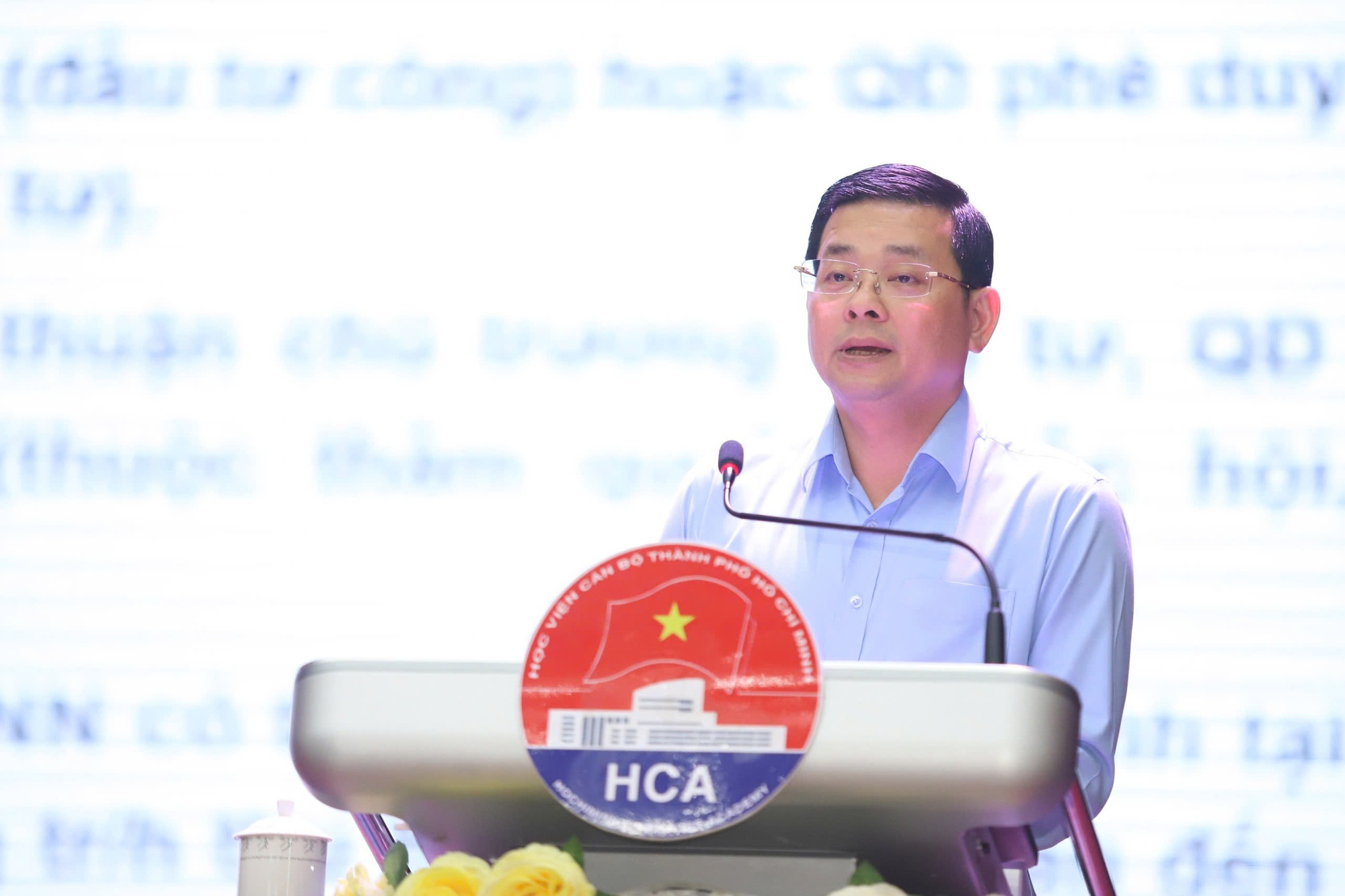 Chủ tịch UBND TP HCM: Giải phóng mặt bằng ì ạch, người đứng đầu xã, phường chịu trách nhiệm - Ảnh 3